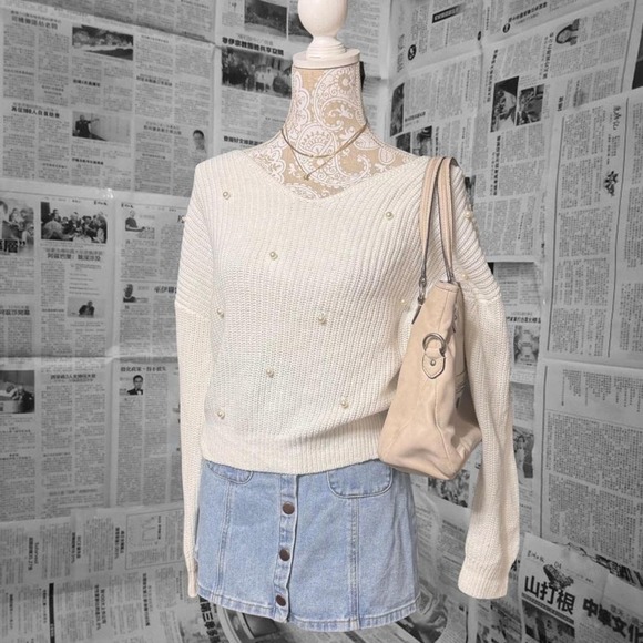 Francesca's Pearl Embellished White Knit Sweater Open Back Twist Size M - Picture 1 of 7